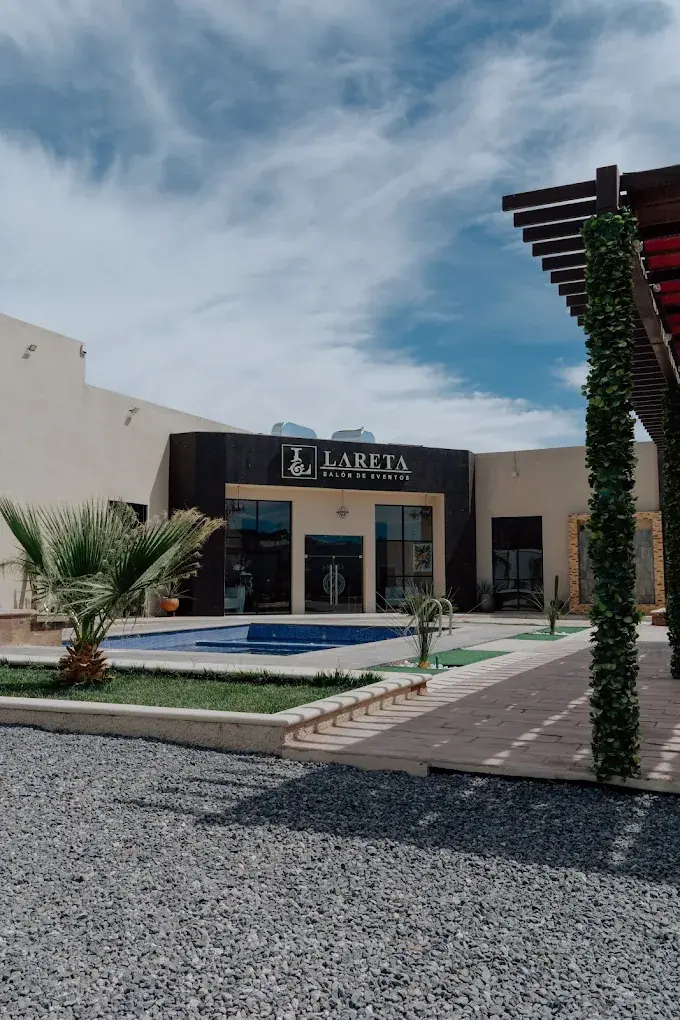 Espacio del salón Lareta Chihuahua con iluminación ambiental