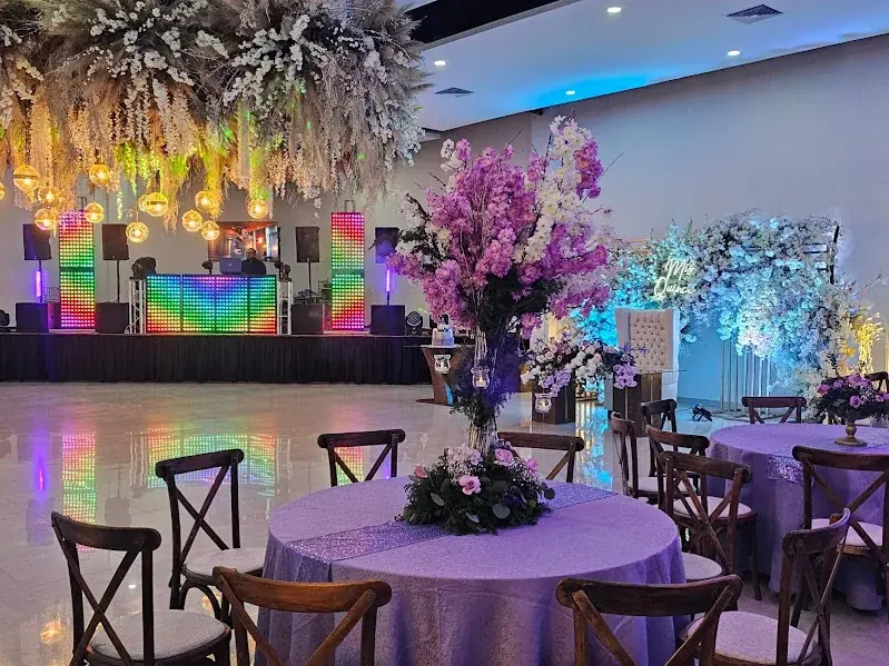 Detalles de mesa para XV años Lareta